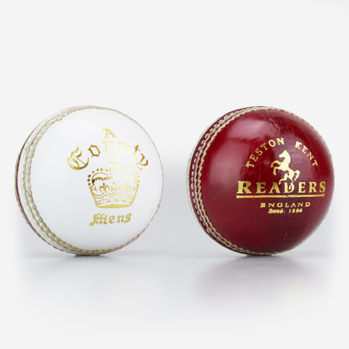COUNTY CROWN RED/WHITE CRICKET BALL